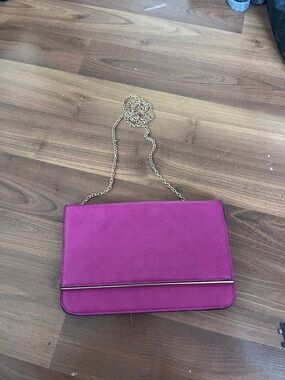 Street Level Fuchsia Crossbody with Gold Chain